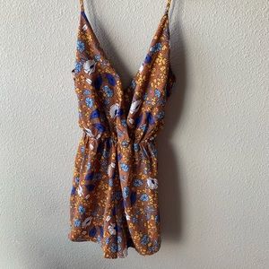 Brown and blue deep v floral romper 🦋